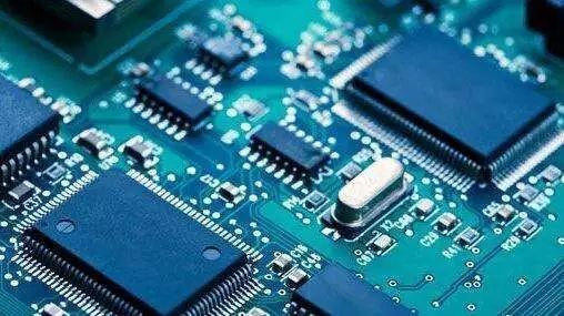 攻克“中国芯” 集成电路设计的挑战与五千道工序的制造之路